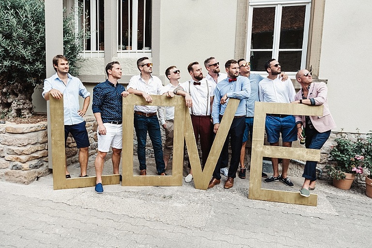 Gruppenbild Freunde auf Hochzeit; Hochzeitsfotos im Berthold57